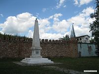 Большой памятник маленькому Ленину.