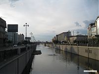 Санкт-Петербург? Неа, Казань. На заднем плане - двояковыпуклая линза цирка.