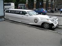 А в Петербурге лимузины - вот такие!