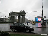 3/4 городской рекламы - реклама различной недвижимости. 3/4 городской рекламы - реклама различной недвижимости.
